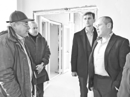 Народний депутат Вадим Кривохатько провів особистий прийом та побував на будівництві Кушугумської поліклініки	